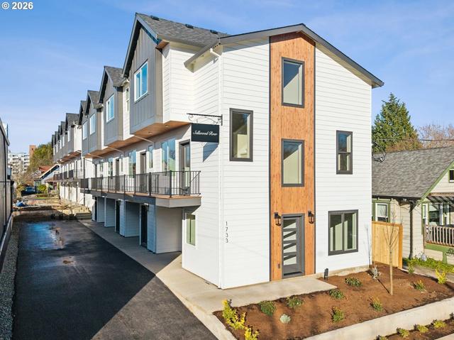 1527 SE Tenino St, Portland, OR 97202