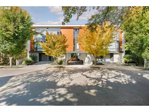 245 SW Meade St #M2, Portland, OR 97201