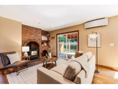 Living - 35000 SE Colorado Rd, Sandy, OR 97055 photo 4 of 8