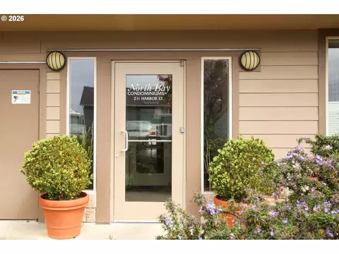 211 Harbor St #26, Florence, OR 97439