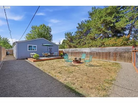 Exterior - 2727 Edison St, Eugene, OR 97402 photo 3 of 6