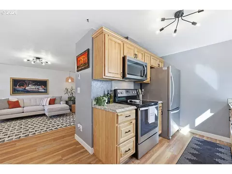 Kitchen - 2727 Edison St, Eugene, OR 97402 photo 2 of 2