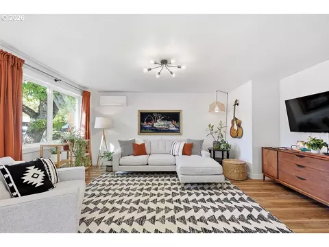 Living - 2727 Edison St, Eugene, OR 97402 photo 1 of 1