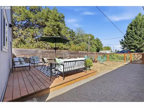 Exterior - 2727 Edison St, Eugene, OR 97402 photo 2 of 6