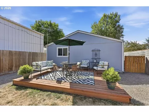 Exterior - 2727 Edison St, Eugene, OR 97402 photo 4 of 6