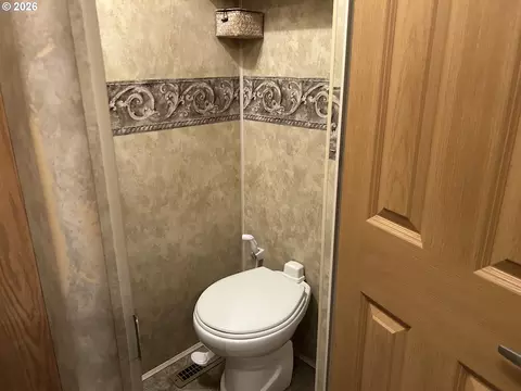 Bath - 141 Outer Dr, Florence, OR 97439 photo 2 of 2
