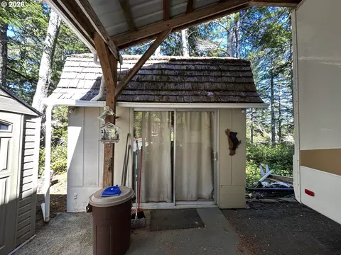 Exterior - 141 Outer Dr, Florence, OR 97439 photo 5 of 9