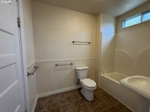 Bath - 90 E 20th Ave, Eugene, OR 97405 photo 1 of 2