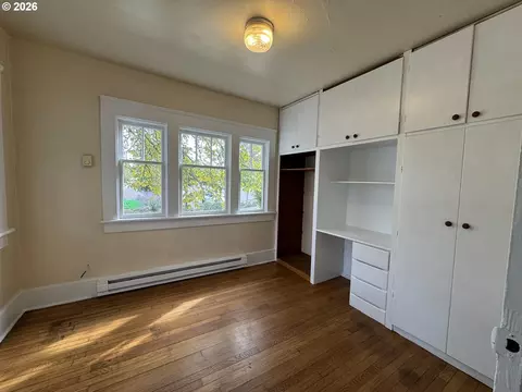 Bedroom - 90 E 20th Ave, Eugene, OR 97405 photo 1 of 8