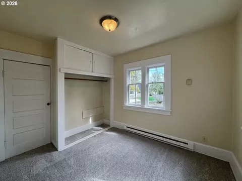 Bedroom - 90 E 20th Ave, Eugene, OR 97405 photo 3 of 8