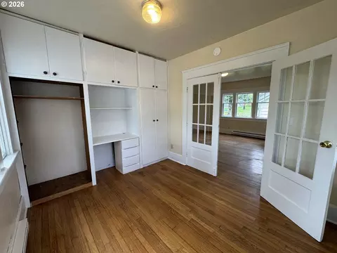 Bedroom - 90 E 20th Ave, Eugene, OR 97405 photo 2 of 8