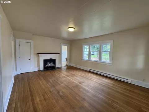 Living - 90 E 20th Ave, Eugene, OR 97405 photo 1 of 2