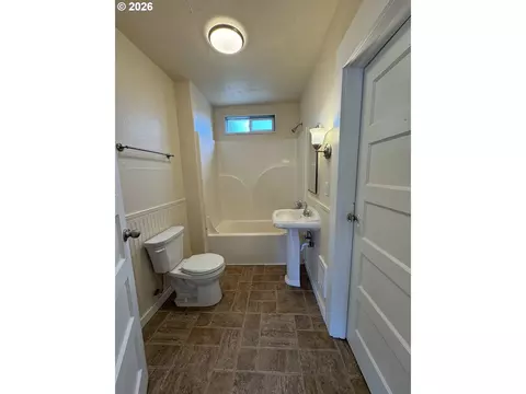Bath - 90 E 20th Ave, Eugene, OR 97405 photo 2 of 2