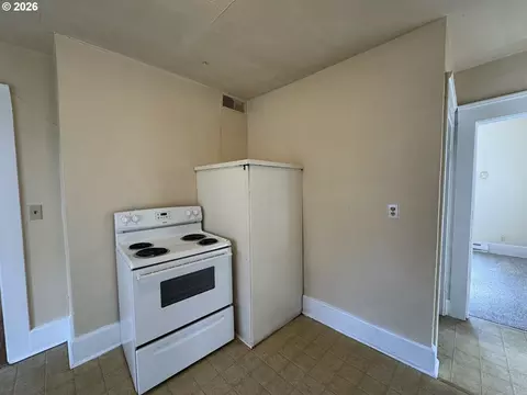 Kitchen - 90 E 20th Ave, Eugene, OR 97405 photo 2 of 2