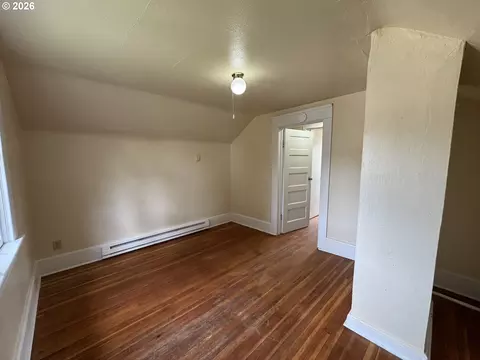 Bedroom - 90 E 20th Ave, Eugene, OR 97405 photo 6 of 8