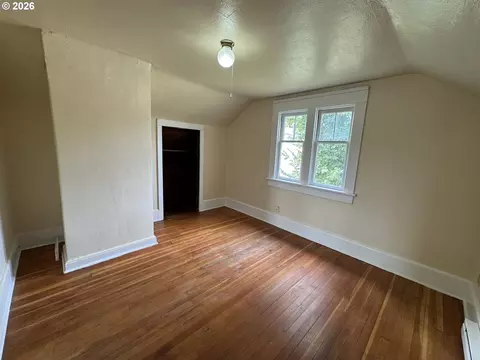 Bedroom - 90 E 20th Ave, Eugene, OR 97405 photo 4 of 8