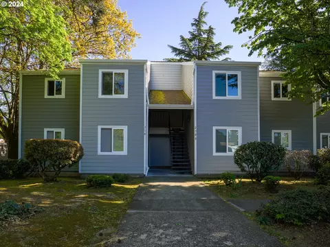 2700 SE 138th Ave #4, Portland, OR 97236