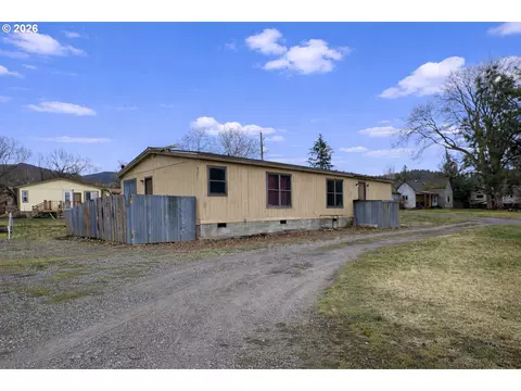 701 2nd St, Cove, OR 97824