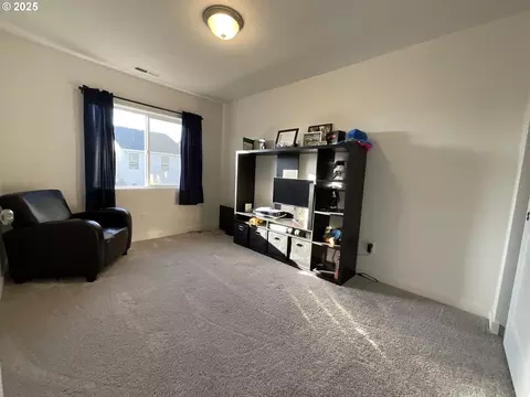 Bedroom - 857 S 25th Ave, Cornelius, OR 97113 photo 4 of 4