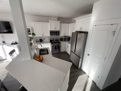 Kitchen - 857 S 25th Ave, Cornelius, OR 97113 photo 2 of 2