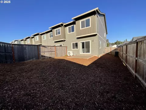 Exterior - 857 S 25th Ave, Cornelius, OR 97113 photo 4 of 4