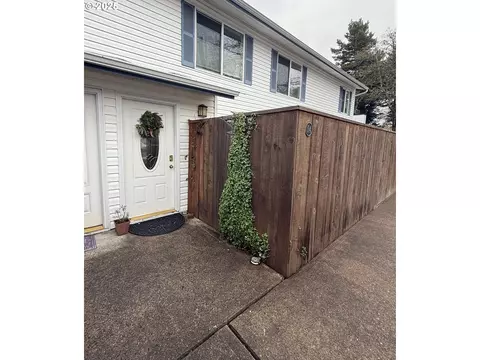 28740 SW Parkway Ave #D4, Wilsonville, OR 97070