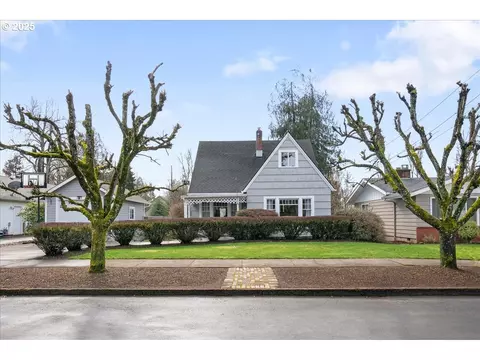 1307 N Water St, Silverton, OR 97381