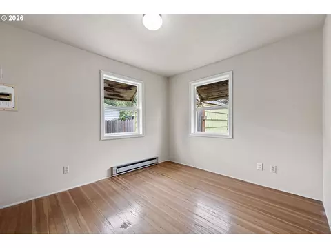 Bedroom - 1746 W 9th Pl, Eugene, OR 97402 photo 1 of 4
