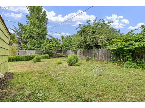Exterior - 1746 W 9th Pl, Eugene, OR 97402 photo 8 of 8