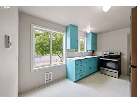 Kitchen - 1746 W 9th Pl, Eugene, OR 97402 photo 1 of 5