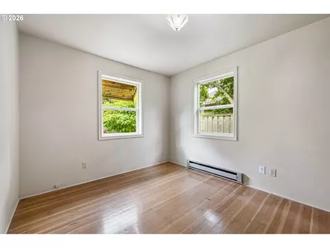 Bedroom - 1746 W 9th Pl, Eugene, OR 97402 photo 3 of 4