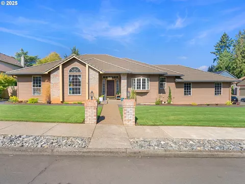 13421 Squire Dr, Oregon City, OR 97045