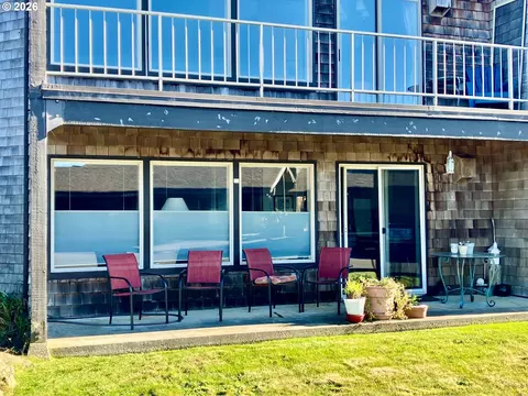 1070 Bay St #22, Florence, OR 97439
