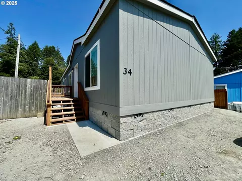 96465 Coverdell Rd #34, Brookings, OR 97415