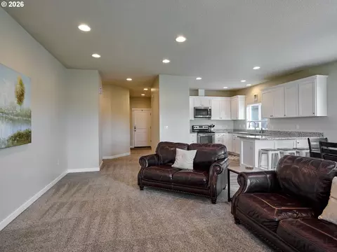 Living - 542 Elm Loop, Gervais, OR 97026 photo 3 of 3