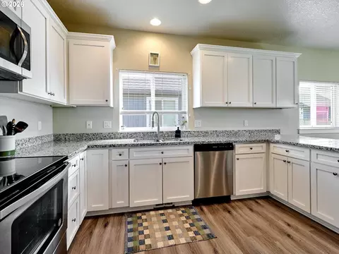 Kitchen - 542 Elm Loop, Gervais, OR 97026 photo 2 of 4