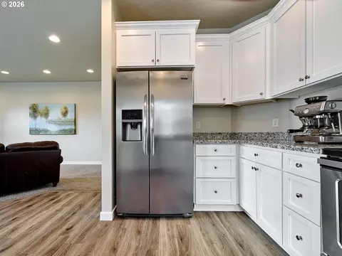 Kitchen - 542 Elm Loop, Gervais, OR 97026 photo 3 of 4