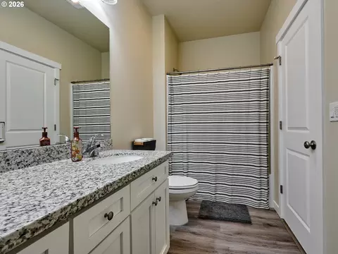 Bath - 542 Elm Loop, Gervais, OR 97026 photo 2 of 3