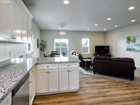 Kitchen - 542 Elm Loop, Gervais, OR 97026 photo 4 of 4
