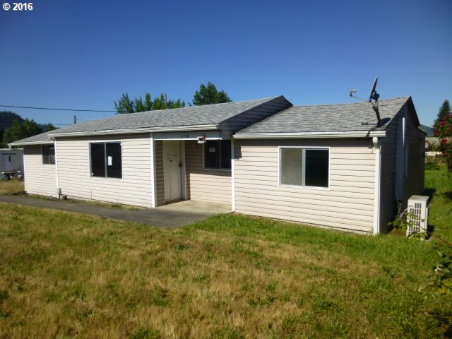 111 SE Darrell Ave, Winston, OR 97496 photo 1