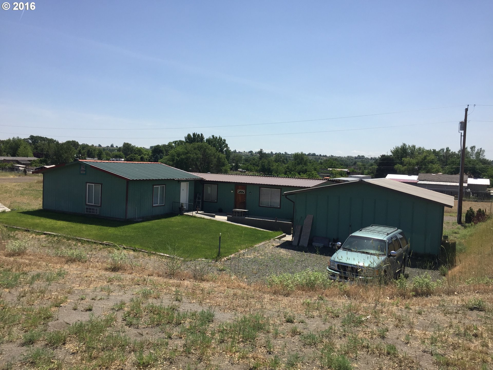 2060 E Bridgitte Ave, Hermiston, OR 97838 photo 1
