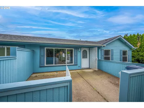 5510 E St, Springfield, OR 97478