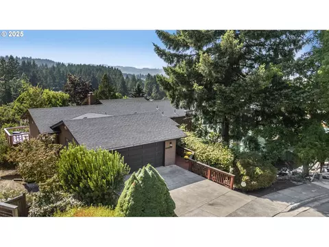 2760 Bowmont Dr, Eugene, OR 97405