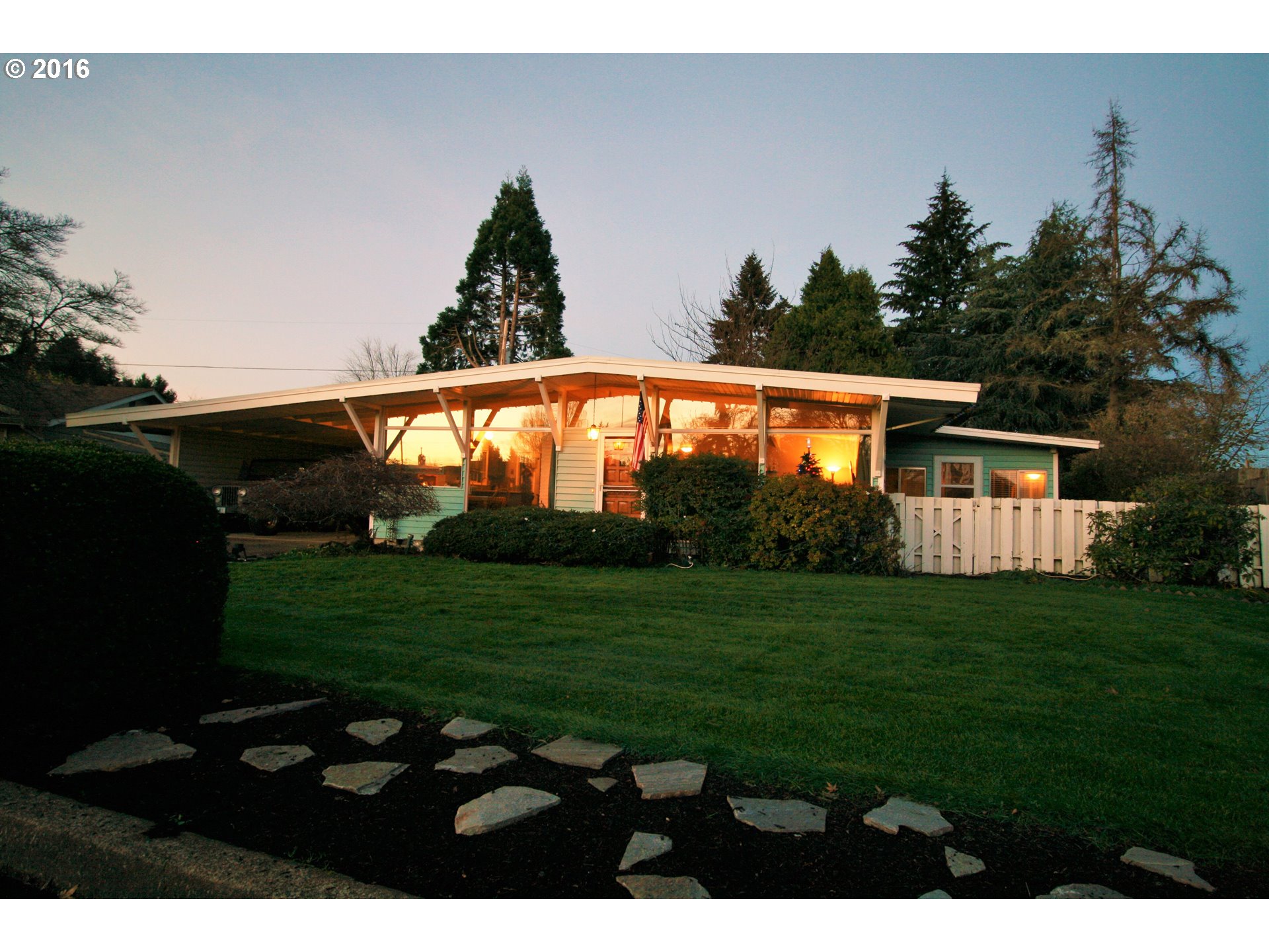 385 Suburban Ave, Eugene, OR 97404 photo 1