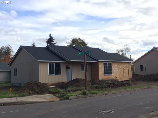 3685 Yogi Way, Eugene, OR 97404 photo 1