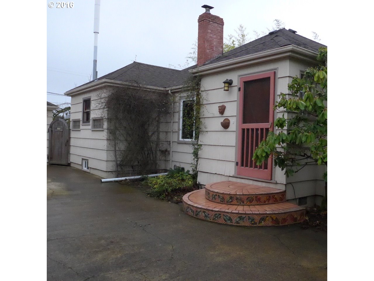 110 E Hilliard Ln, Eugene, OR 97404 photo 1