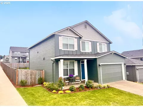 1018 NE Trillium Dr, Estacada, OR 97023