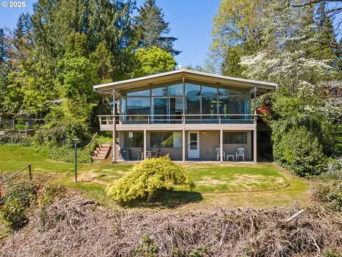 3730 Upper Dr, Lake Oswego, OR 97035