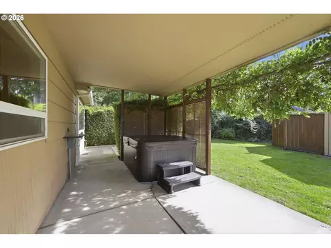 Exterior - 1590 Corum Ave, Eugene, OR 97401 photo 15 of 15