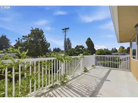 Exterior - 1590 Corum Ave, Eugene, OR 97401 photo 6 of 15